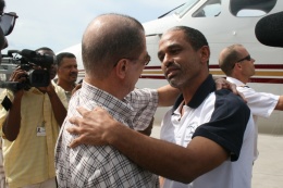 President Michel welcomes Captain Francis Roucou -Explorer former hostages return from Somalia