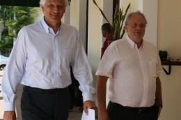 Ministre français des Affaires étrangères, Dominique De Villepin, et l'Ambassadeur de France aux Seychelles, Michel Tretout, State House