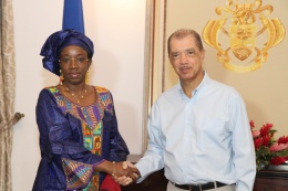La présentation des lettres de créance du nouvel ambassadeur de la Guinée, Mme Sidibé Fatoumata Kaba, au Président James Michel  à State House.