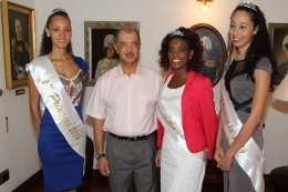 President James Michel met the recently crowned Miss Seychelles… Another world 2014, Camila Estico (centre), accompanied by the First Princess Lisa Rose (right) and Second Princess Marvel Godley (left)