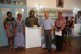 President James Michel attended the launching of the book in memory of Mr. Antoine Abel in collaboration on his 80th Anniversary, held at the Creole Institute, Au Cap. The President also unveiled the sculpture representing Mr. Abel together with Mrs. Jose
