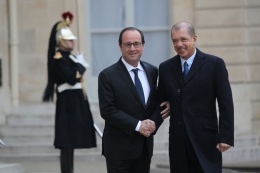 Le Président James Michel des Seychelles a rencontré le Président François Hollande de la France au Palais de l’Elysée à Paris.