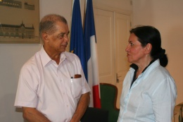 Le Président Michel s’est rendu à l’Ambassade de France pour témoigner de vive voix la sympathie et le support du gouvernement seychellois au gouvernement et au peuple français suite à l’attentat contre le magazine ‘Charlie Hebdo’ qui a fait de nombreuses
