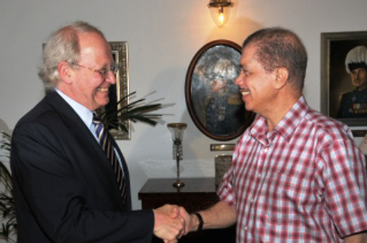 Commonwealth' Wright calls on President Michel