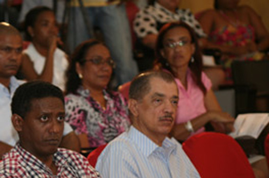 Warm welcome for returned graduates