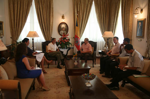 President Meets With Australian Envoy