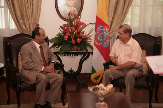 Qatari Envoy Meets President