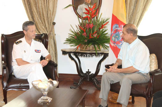 Le Président Michel Reçoit Le Contre-Amiral Jean-Baptiste Dupuis