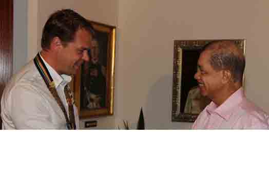 President Miche Meets with President of Round Table International