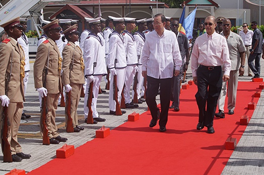 Seychelles President warmly welcomes UN Secretary-General Ban Ki-moon to the Indian Ocean islands