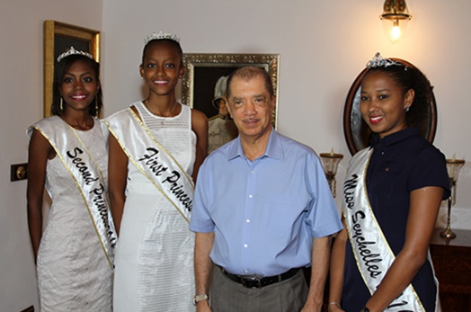 President meets with Miss Seychelles 2016 and the runner up Princesses