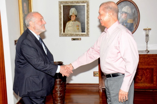 Seychelles President meets with Professor Joseph Stiglitz