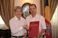 Ambassador Wang Pays Farewell Call