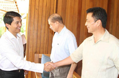 Malagasy rivals' handshake
