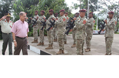 Prezidan I Vizit Manm Lafors Defans Sesel